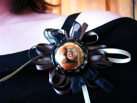 Lanson brooch